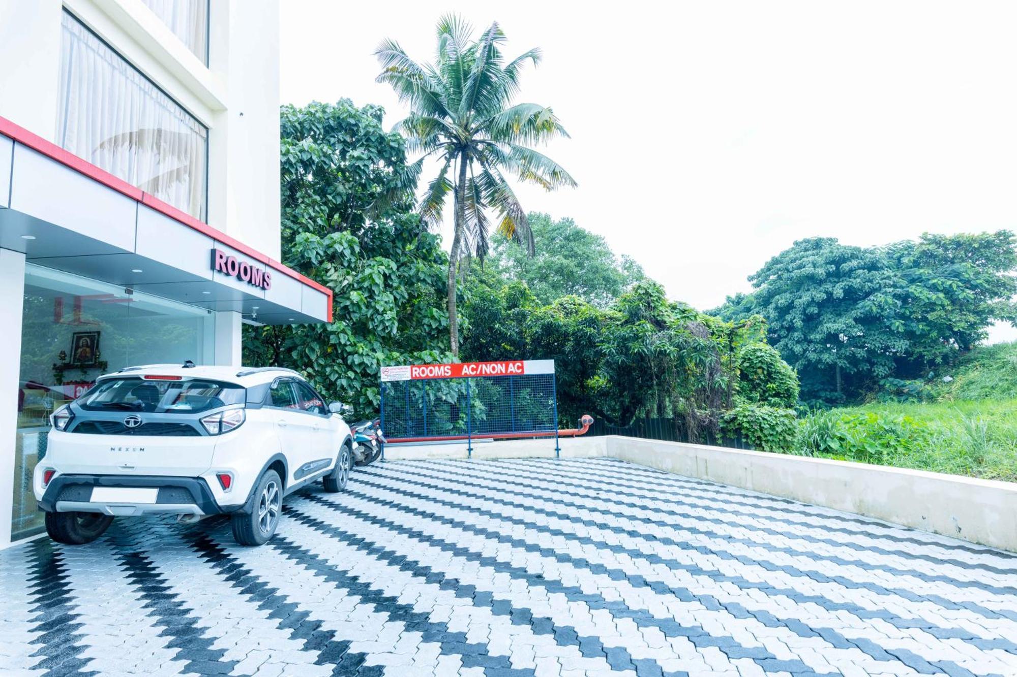 Treebo Airsuite Airport Hotel Kochi Exterior photo