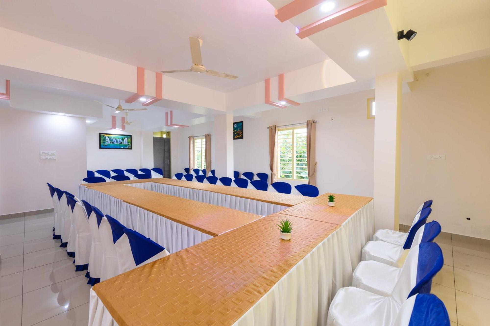 Treebo Airsuite Airport Hotel Kochi Exterior photo