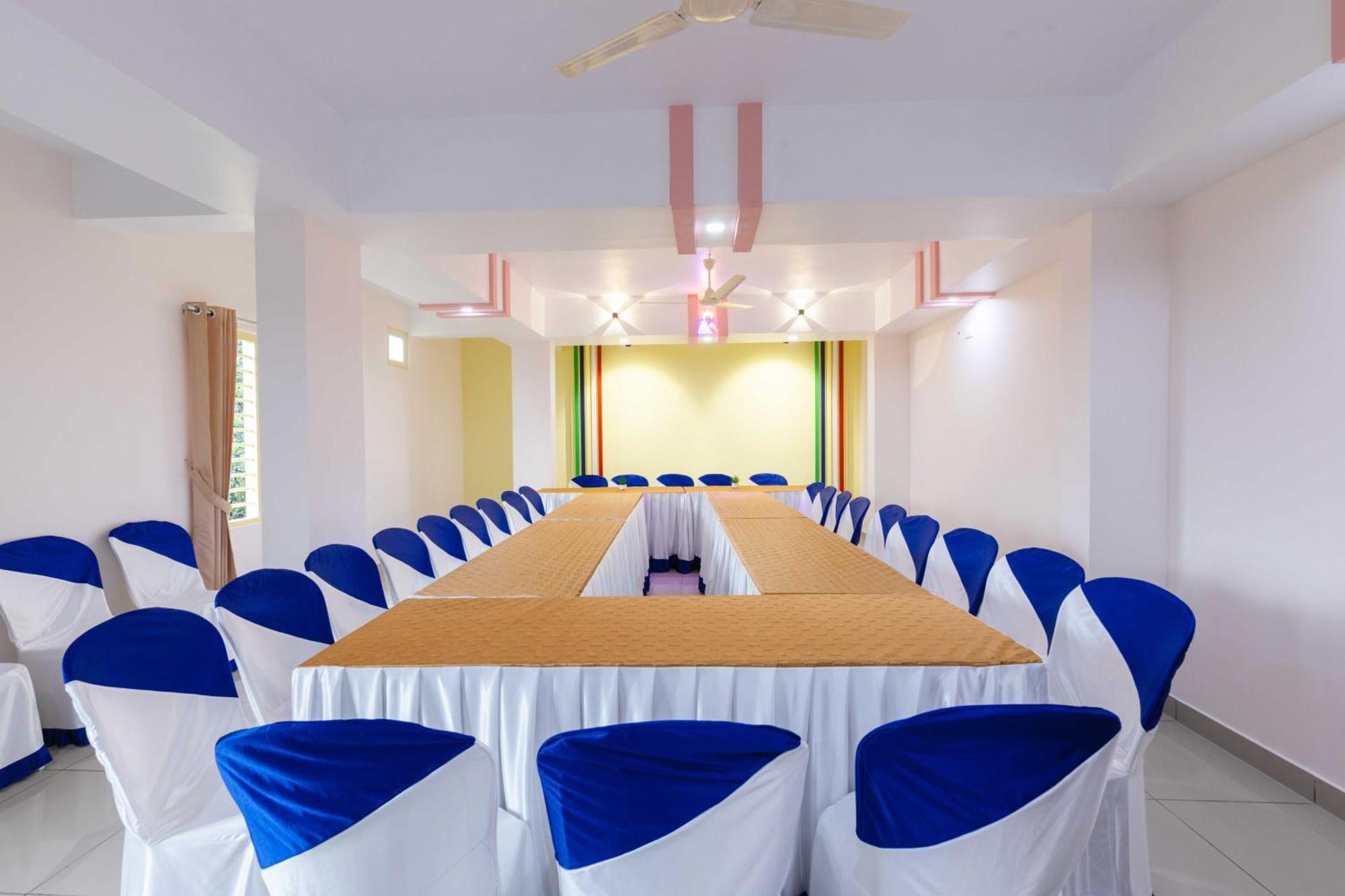 Treebo Airsuite Airport Hotel Kochi Exterior photo